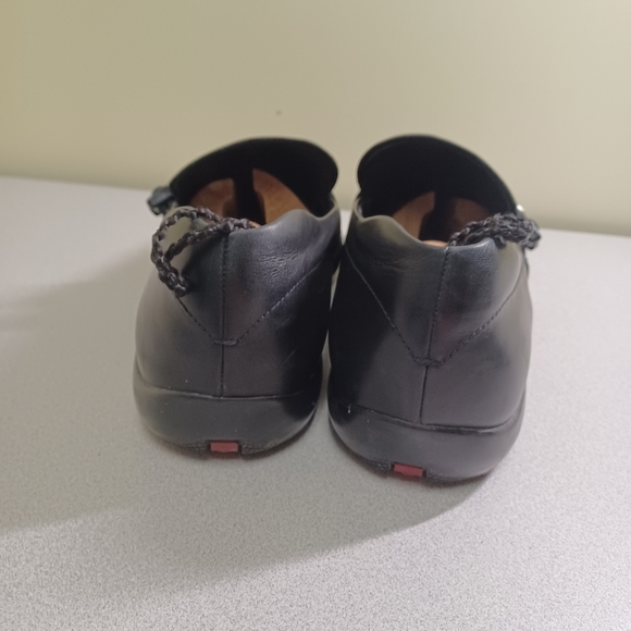 LIKE NEW Prada Loafers - Picture 4 of 8